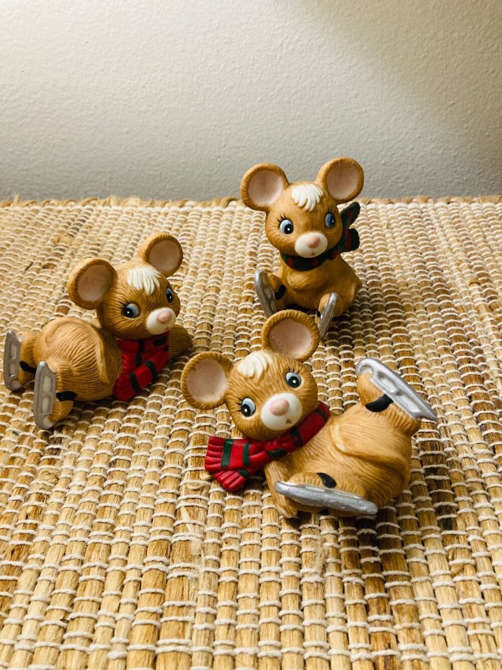 Homco Vintage 70's Porcelain Ice Skating Mice #5113
